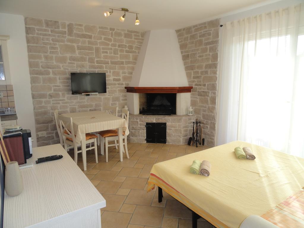 Apartment Lorenzo Помер Екстериор снимка