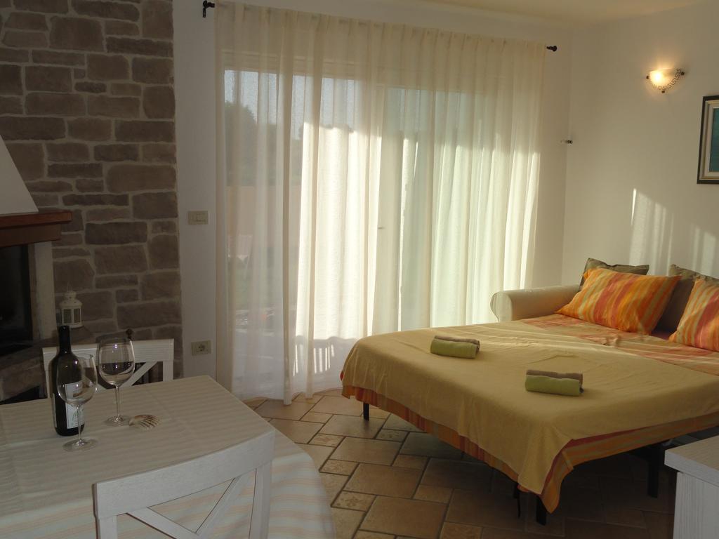 Apartment Lorenzo Помер Екстериор снимка