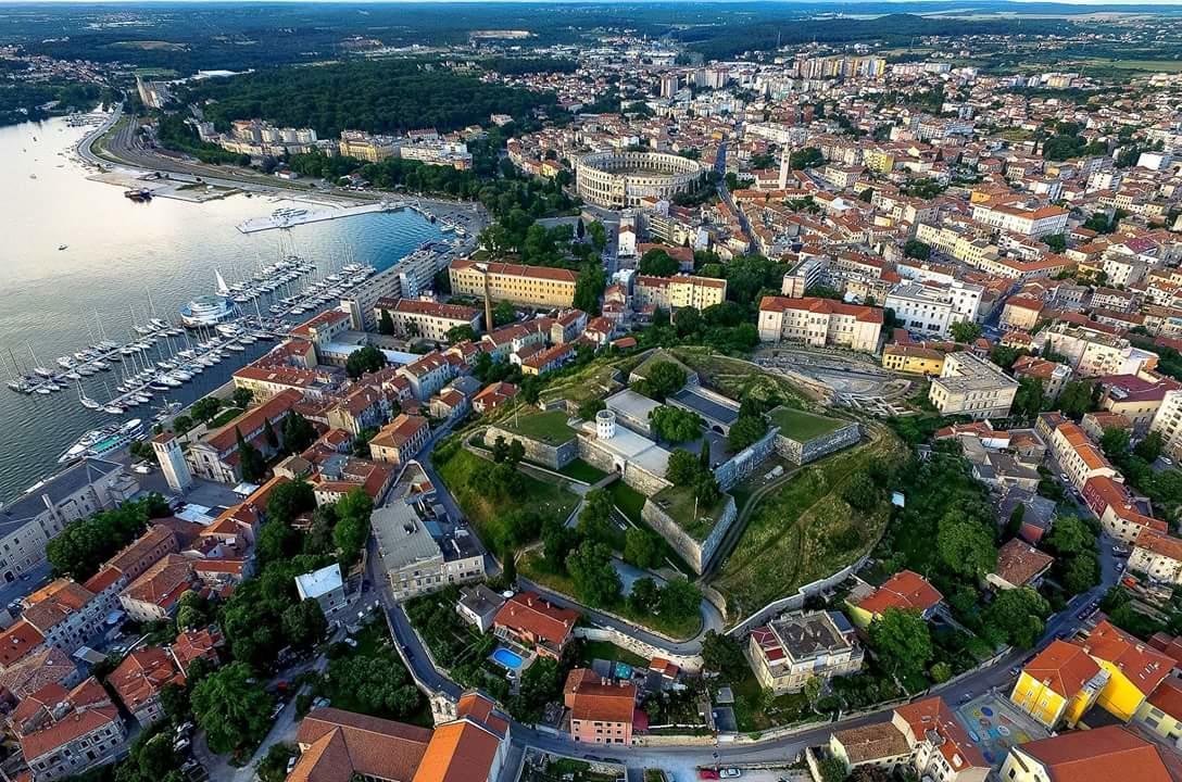 Apartment Lorenzo Помер Екстериор снимка